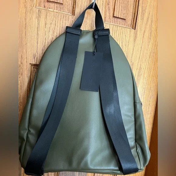 Backpack - Picture 2 of 6